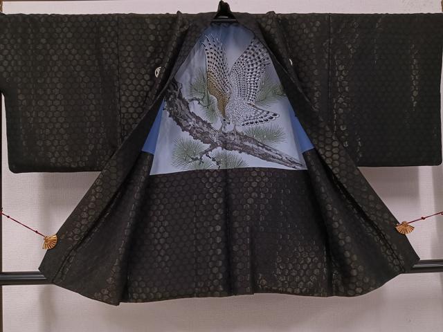 平和屋着物●男性　黒紋付・羽織セット　亀甲文　金通し地　正絹　逸品　AABH2070ph
