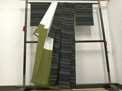 平和屋着物●結城紬　80亀甲　横段文　黒地　やまと金ラベル　正絹　逸品　AABH2075ph