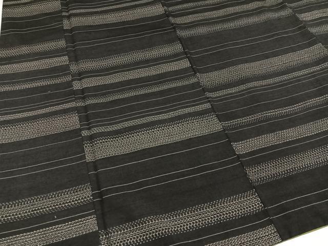 平和屋着物●結城紬　80亀甲　横段文　黒地　やまと金ラベル　正絹　逸品　AABH2075ph 平和屋着物○結城紬 80亀甲 横段文 黒地 やまと金ラベル 正絹 逸品