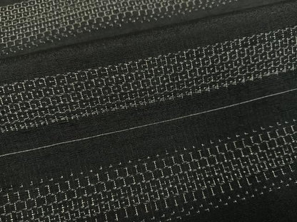 平和屋着物●結城紬　80亀甲　横段文　黒地　やまと金ラベル　正絹　逸品　AABH2075ph