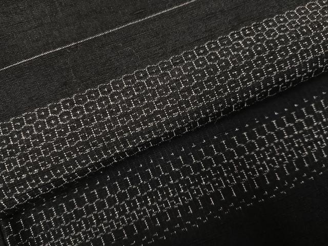 平和屋着物●結城紬　80亀甲　横段文　黒地　やまと金ラベル　正絹　逸品　AABH2075ph 平和屋着物○結城紬 80亀甲 横段文 黒地 やまと金ラベル 正絹 逸品