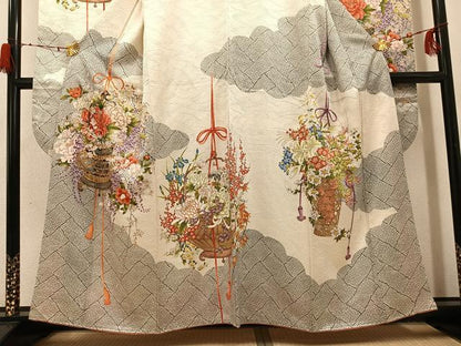平和屋着物●豪華振袖　駒刺繍　飾花文　金彩　正絹　逸品　AABH2077ph