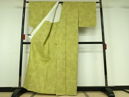平和屋着物▽本場結城紬　重要無形文化財　単衣　80亀甲　草花文　若葉色地　正絹　逸品　AABH2217jh