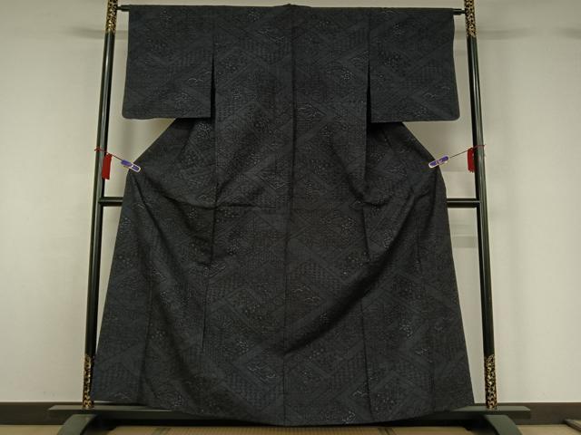 平和屋着物▽本場結城紬　重要無形文化財　単衣　100亀甲　吉祥花文　黒地　正絹　逸品　AABH2307jh