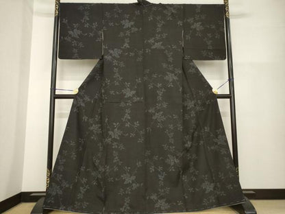 平和屋着物●上質な紬　亀甲絣　枝花文　黒地　正絹　逸品　未使用　AABH2606ck