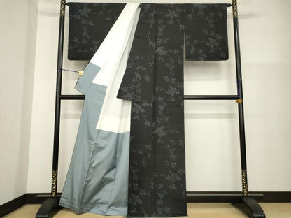 平和屋着物●上質な紬　亀甲絣　枝花文　黒地　正絹　逸品　未使用　AABH2606ck