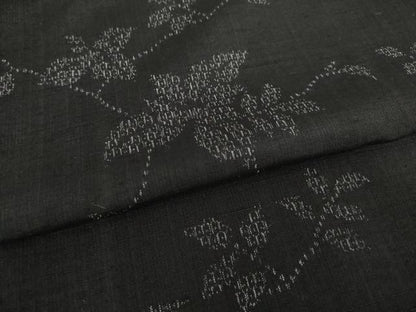 平和屋着物●上質な紬　亀甲絣　枝花文　黒地　正絹　逸品　未使用　AABH2606ck