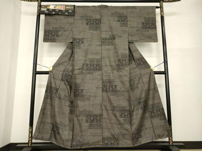 平和屋着物●都喜ヱ門　本場大島紬　純泥染め　カタス7マルキ　総絣　名品の輝き　藤絹織物謹製　証紙付き　正絹　逸品　AABH2637ck