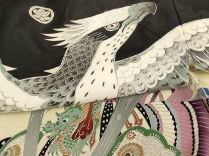 平和屋着物[]お宮参り　男の子　祝着　産着　初着　のしめ　駒刺繍　鷹　武具　銀彩　逸品　AABH2794ja