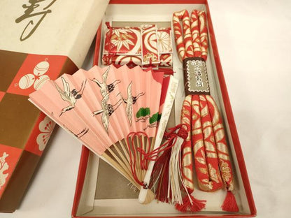 平和屋本店[]七五三 女の子 和装小物セット 草花丸文 金糸 箱付き 逸品 AABH2831ja