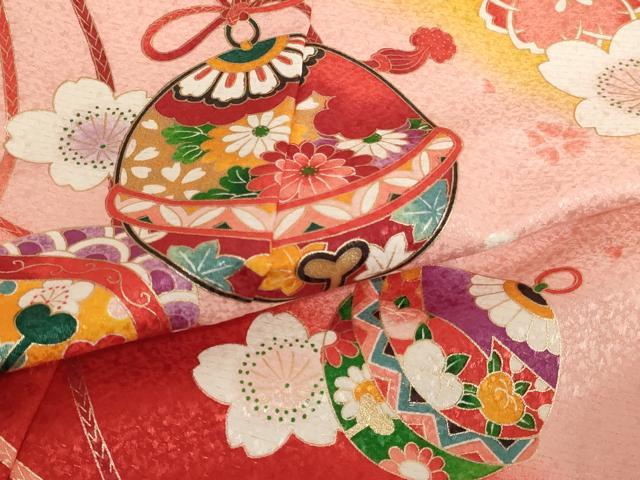 平和屋着物[]七五三　女の子　７歳　祝着　四つ身　鈴　舞桜文　暈し染め　金彩　AABH2891ja
