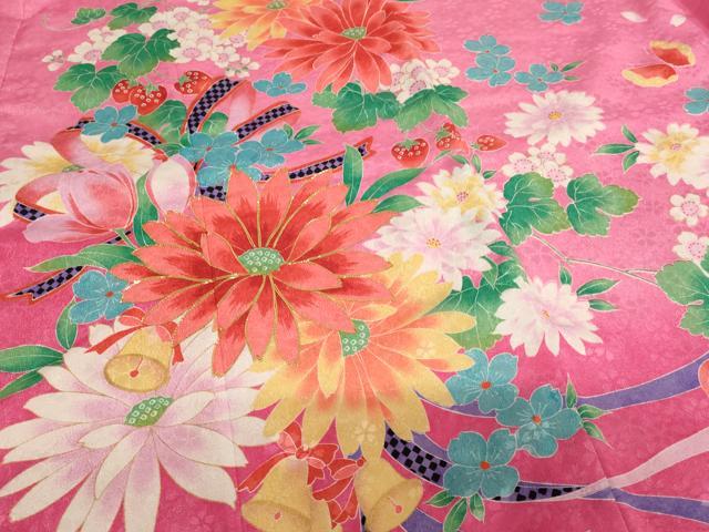 平和屋着物[]七五三　女の子　７歳　祝着　四つ身　刺繍　飾花文　いちご　暈し染め　金糸　金彩　未使用　AABH2895ja