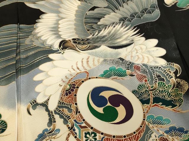 平和屋着物[]お宮参り　男の子　祝着　産着　初着　のしめ　鷹　吉祥松文　暈し染め　黒地　金銀彩　逸品　AABH2951ja