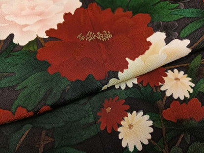 平和屋着物●豪華振袖　刺繍　草花文　黒紅色　金彩　鬼しぼ縮緬　正絹　逸品　AABH3069ph