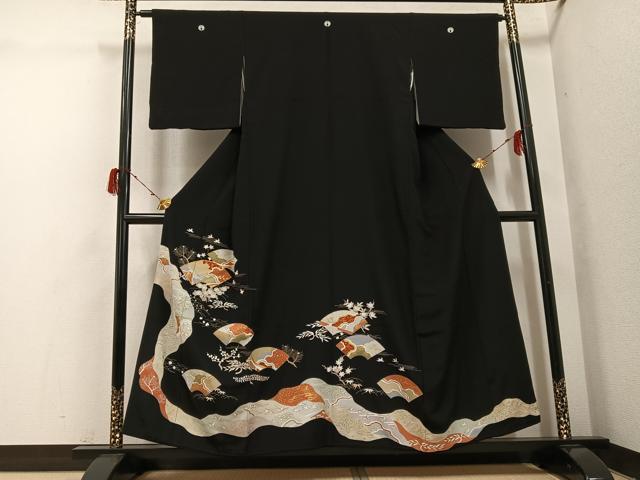 平和屋着物●豪華黒留袖　友禅　駒刺繍　地紙草花舞蝶文　金彩　三越扱い　正絹　逸品　AABH3070ph