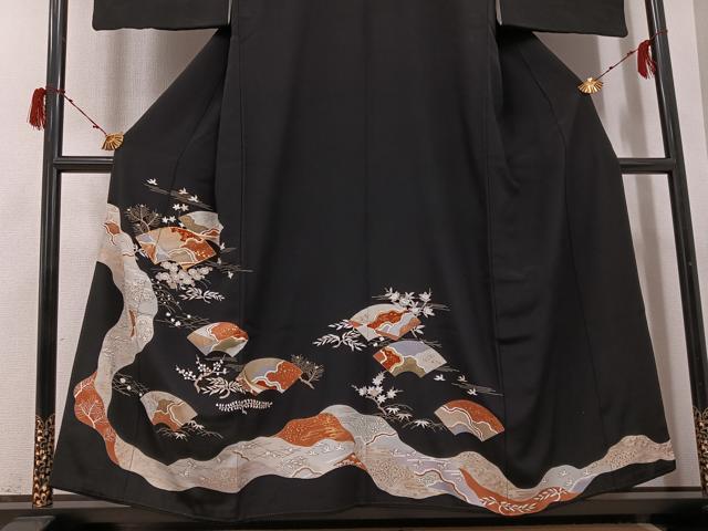 平和屋着物●豪華黒留袖　友禅　駒刺繍　地紙草花舞蝶文　金彩　三越扱い　正絹　逸品　AABH3070ph