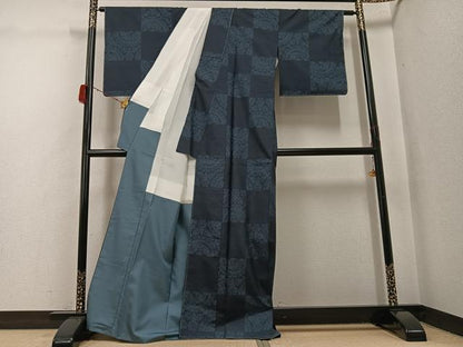 平和屋着物●三代目 仁左ェ門　本場大島紬　カタス7マルキ　市松花文　原絹織物謹製　証紙付き　正絹　逸品　未使用　AABH3114ph