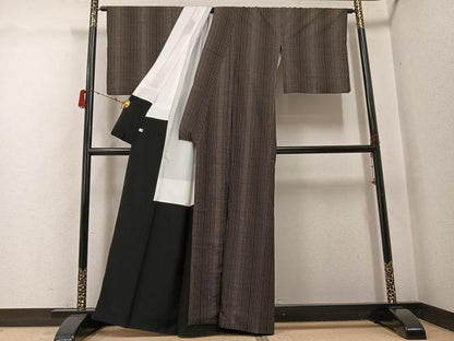 平和屋着物●本場大島紬　桝屋儀兵衛　古代染色純泥染　間道　華かすり　奄美織物謹製　証紙付き　正絹　逸品　AABH3132ph