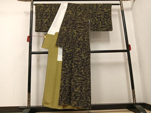 平和屋着物●上質な小紋　型染め　草花舞蝶文　黒緑色　正絹　逸品　AABH3135ph
