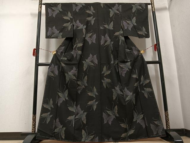 平和屋着物●本場大島紬　地空き　カタス9マルキ　舞蝶文　正絹　逸品　未使用　AABH3142ph