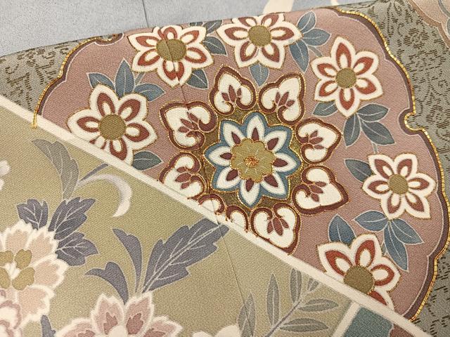 平和屋着物●訪問着　友禅　作家物　駒刺繍　更紗鴛鴦花文　金彩　浜ちりめん　反端付き　正絹　逸品　AABH3804ph