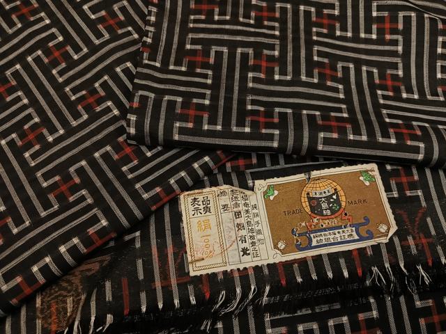 平和屋着物●本場大島紬　龍郷絣　秋名バラ　アンサンブル　田畑有光作　証紙付き　正絹　逸品　AABH3878ph