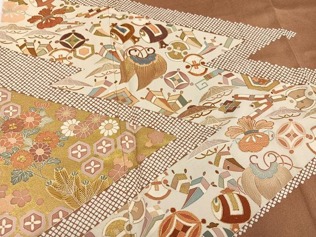 平和屋着物●創業460年・千總　色留袖　駒刺繍　花宝尽くし　金彩　正絹　逸品　AABH4176ph