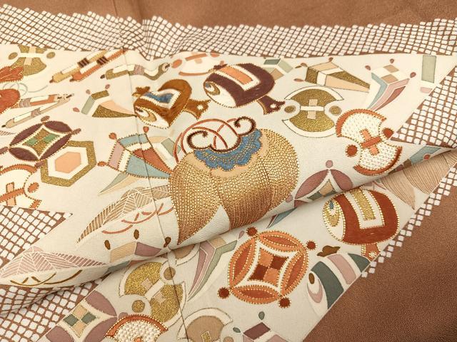 平和屋着物●創業460年・千總　色留袖　駒刺繍　花宝尽くし　金彩　正絹　逸品　AABH4176ph
