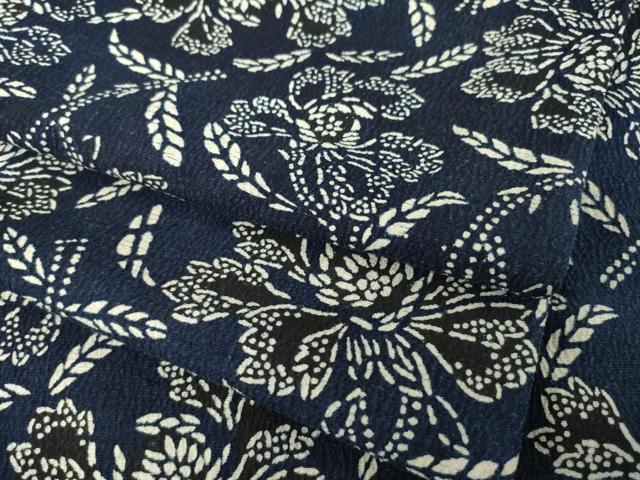 平和屋着物●浦野理一　型染め　小紋　花唐草文　鬼しぼ縮緬　正絹　逸品　AABH4611ck