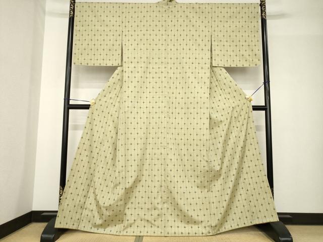 平和屋着物●国指定重要無形文化財　本場久米島紬　手織　十字絣　正絹　逸品　AABH4613ck