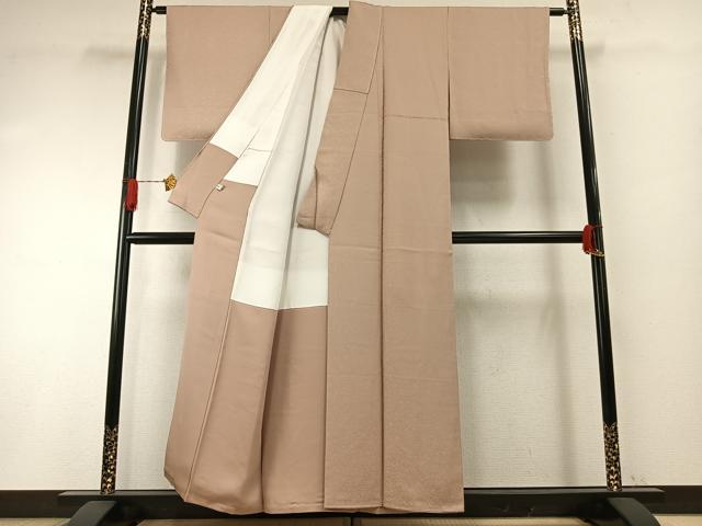 平和屋着物●上質な色無地　紋意匠　白橡色　反端付き　正絹　逸品　未使用　AABH4681fy 平和屋着物○上質な色無地 紋意匠 白橡色 反端付き 正絹 逸品 未使用
