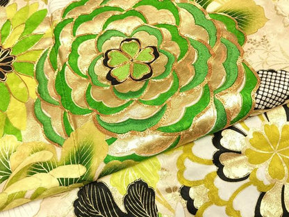 平和屋着物●豪華振袖　駒刺繍　草花文　金彩　正絹　逸品　AABH4744fy