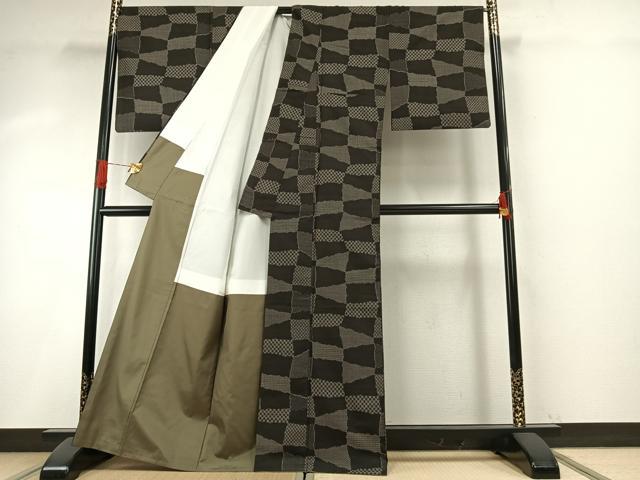 平和屋着物●本場大島紬　カタス7マルキ　幾何学文様　正絹　逸品　AABH5138fy