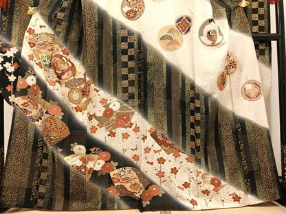 平和屋着物●英王室献上友禅作家　木下勝功　振袖　駒刺繍　地紙花蝶群れ鶴吉祥文　暈し染め　金彩　正絹　逸品　AABH5242ph