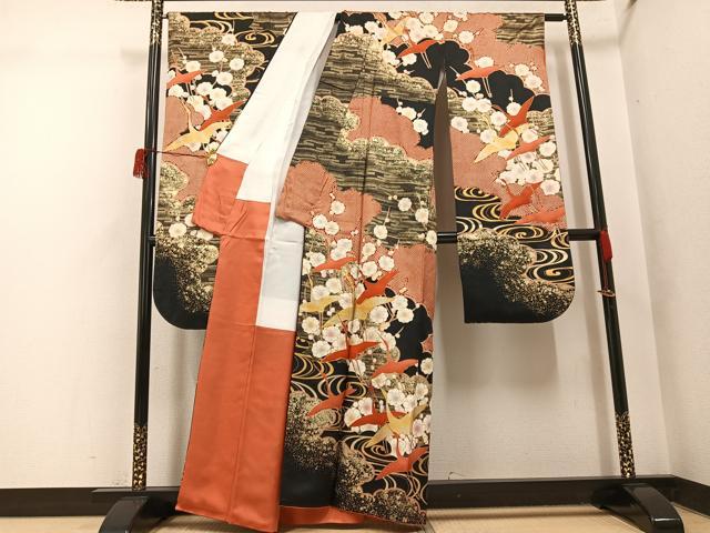 平和屋着物●豪華振袖　駒刺繍　群鶴梅文　黒地　金彩　正絹　逸品　AABH5347ph