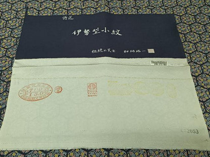 平和屋着物▽加納昭一　小紋　単衣　亀甲花文　反端付き　正絹　逸品　AABH5683jh
