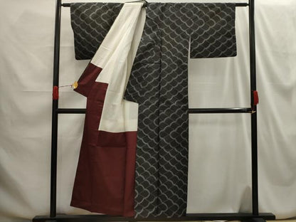 平和屋着物■本場大島紬　瓦文　黒地　正絹　逸品　AABH5949sx
