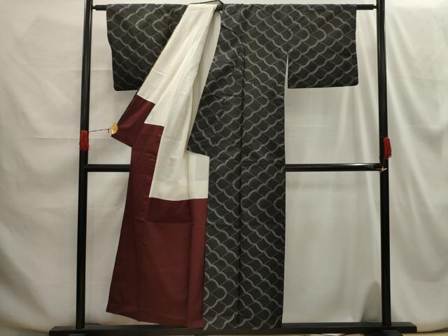 平和屋着物■本場大島紬　瓦文　黒地　正絹　逸品　AABH5949sx