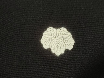 平和屋着物■豪華黒留袖　刺繍　雲取り飛鶴浜松文　金銀糸　金彩　正絹　逸品　AABH5987sx