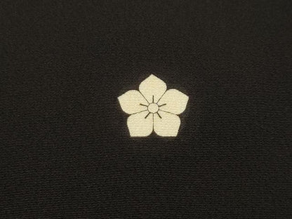平和屋着物■豪華黒留袖　駒刺繍　飛鶴花文箱文　金彩　正絹　逸品　AABH6206sx