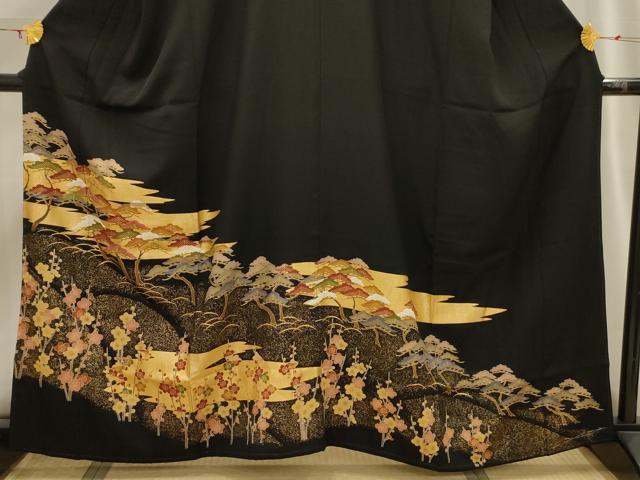 平和屋着物■豪華黒留袖　刺繍　梅松文　金糸　金彩　正絹　逸品　AABH6209sx