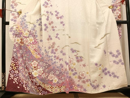 平和屋着物●豪華振袖　駒刺繍　雪輪舞花文　金彩　銀通し地　やまと誂製　正絹　逸品　AABH6826ph