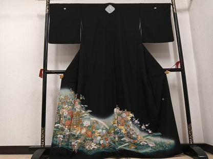 平和屋着物●豪華黒留袖　友禅　作家物　駒刺繍　吉祥草花文　暈し染め　金彩　正絹　逸品　AABH6841ph