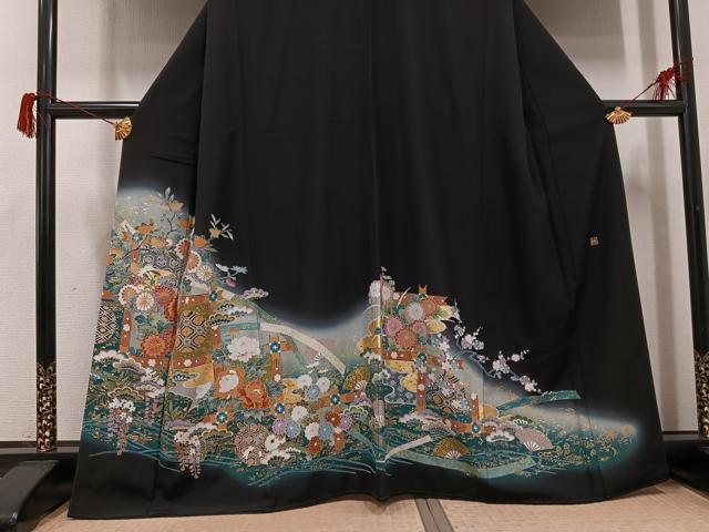 平和屋着物●豪華黒留袖　友禅　作家物　駒刺繍　吉祥草花文　暈し染め　金彩　正絹　逸品　AABH6841ph