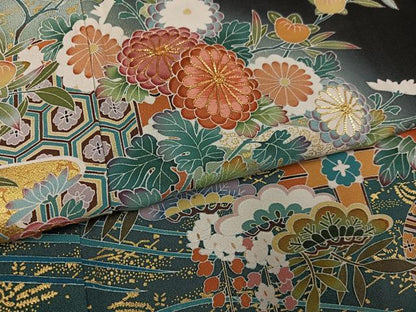 平和屋着物●豪華黒留袖　友禅　作家物　駒刺繍　吉祥草花文　暈し染め　金彩　正絹　逸品　AABH6841ph