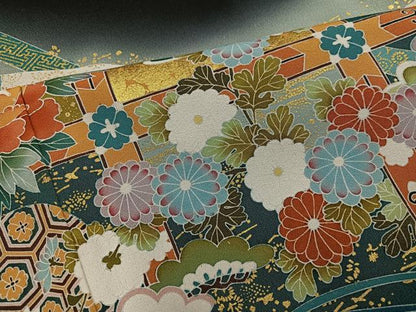 平和屋着物●豪華黒留袖　友禅　作家物　駒刺繍　吉祥草花文　暈し染め　金彩　正絹　逸品　AABH6841ph