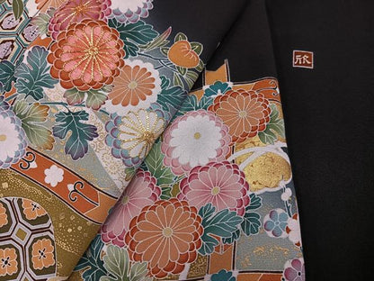 平和屋着物●豪華黒留袖　友禅　作家物　駒刺繍　吉祥草花文　暈し染め　金彩　正絹　逸品　AABH6841ph
