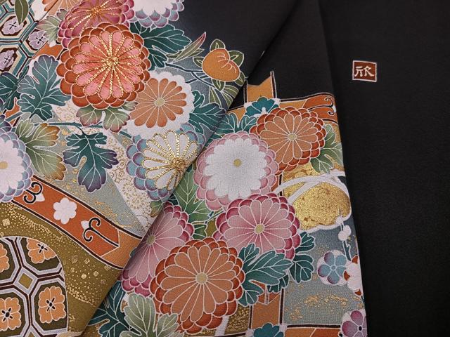 平和屋着物●豪華黒留袖　友禅　作家物　駒刺繍　吉祥草花文　暈し染め　金彩　正絹　逸品　AABH6841ph