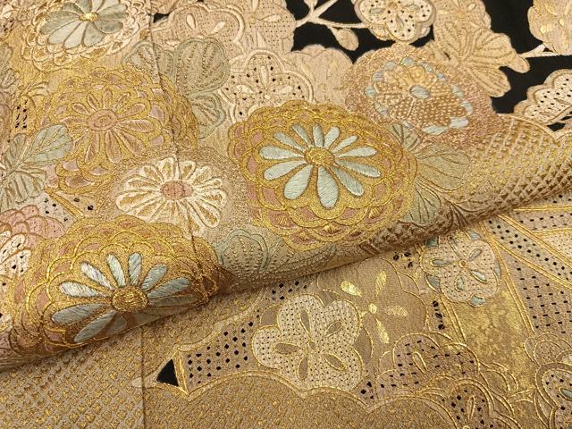 平和屋着物●豪華黒留袖　中国三大刺繍　汕頭刺繍　スワトウ刺繍　草花文　金彩　正絹　逸品　AABH6842ph