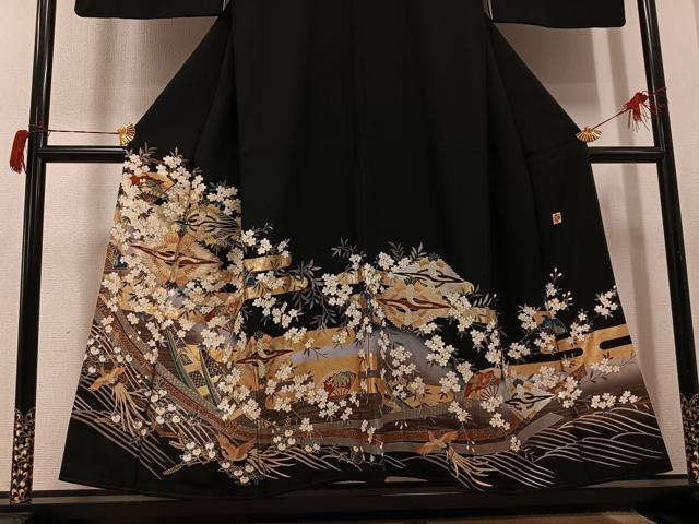 平和屋着物●女優・後藤久美子ブランド　黒留袖　駒刺繍　向かい鶴扇面草花文　金銀彩　正絹　逸品　AABH6860ph